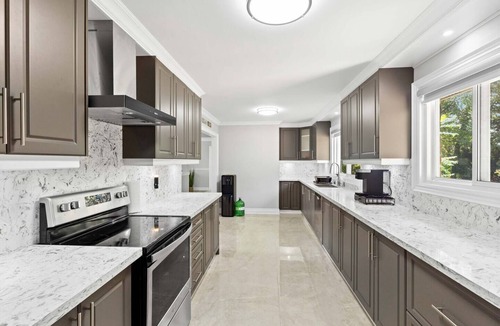 Caledon House | Large Estate House ~ 6BR and 4.5WR ~ Sauna ~ Games ~ Pool Table ~ Hot tub - Pool