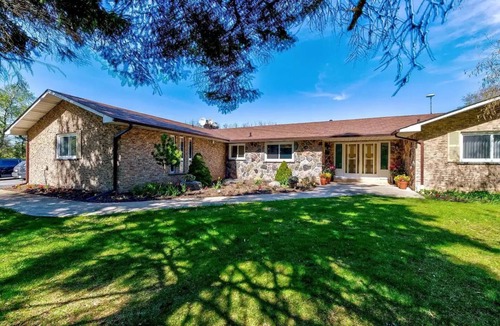 Caledon House | Large Estate House ~ 6BR and 4.5WR ~ Sauna ~ Games ~ Pool Table ~ Hot tub - Pool