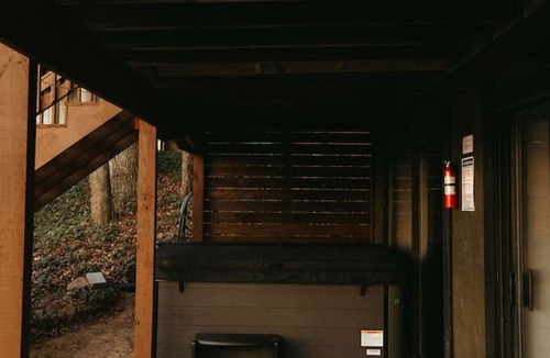 White Cloud Cottage | Large Lakefront Cottage w/HotTub, Media Room