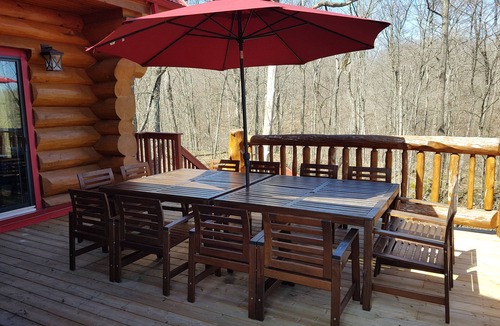 Frontenac Cottage | Large log home in private bay on Rideau Lakes near Kingston+1000 Islands