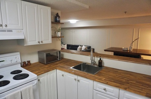 Yellowknife House | Large Modern Unit Near Downtown & Oldtown!