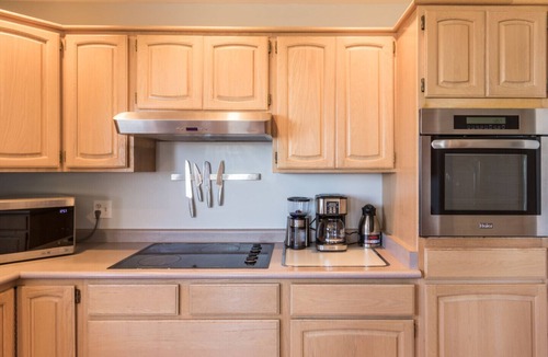 Campbell River House | Large Oceanfront House with Hot Tub!