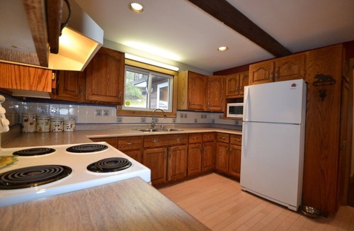 Wollaston Cottage | Large, Private 3 Bedroom Family Retreat Surrounded by Crown Land