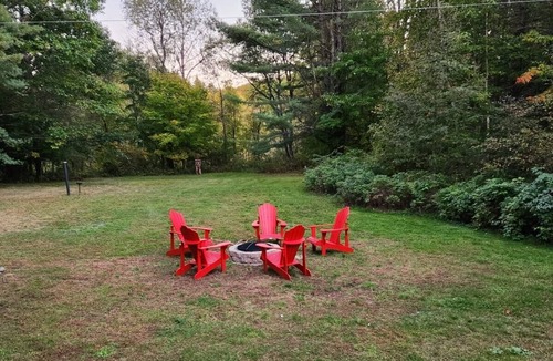 Bracebridge Cottage | Large Spacious Waterfront Cottage