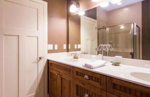 Two Harbors Resort | Larsmont Cottages