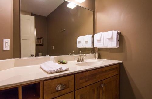 Two Harbors Resort | Larsmont Cottages