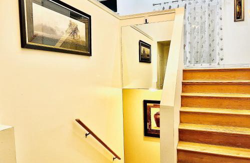 London House | LaVida Exclusive Guest House (Rm #3)