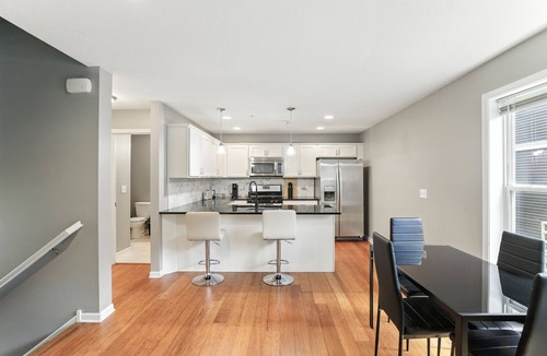 Lowry Hill East House | Lavish 3Bed 3Bath Condo in Uptown