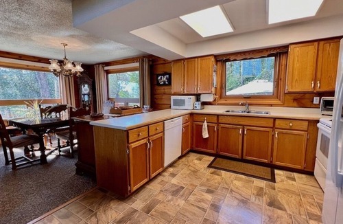 Catchacoma Cottage | Lazy Day Bay Cottage On Catchacoma Lake