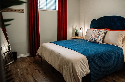 Timmins Apartment | Le Bleu Marin - central apartment close to amenities!
