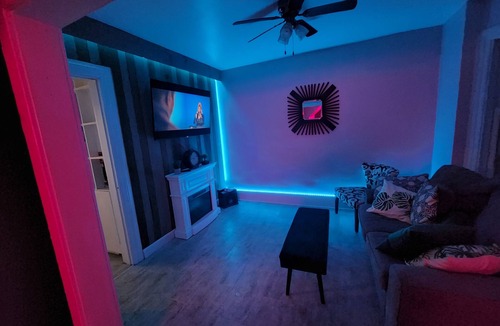 Peterborough Apartment | Le Chanelle Suite, ELEGANT, ARTISTIC apartment