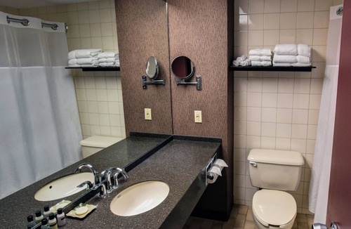 Rouyn-Noranda Hotel | Le Deville par G5