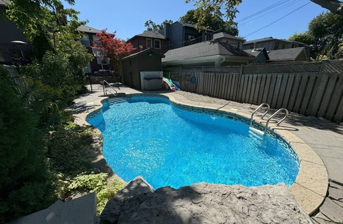 East York House | Leaside Rental w/Backyard& Pool, 3-bedroom house in fantastic Toronto