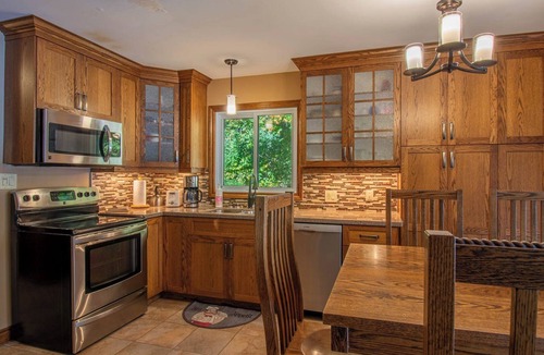 Nipissing Cottage | Lee's Lakeside Lair - Three Bedroom Cottage, Sleeps 6