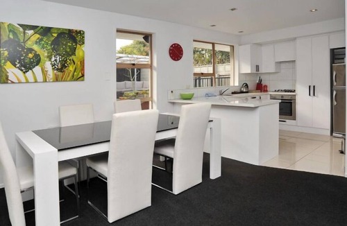 Merivale Apartment | Leinster Villa: Spacious three bedroom apartment