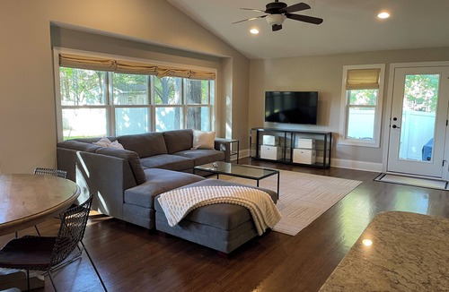 Edina House | Let Them Eat Cake! n4 bedroom, family and pet friendly house in Edina!