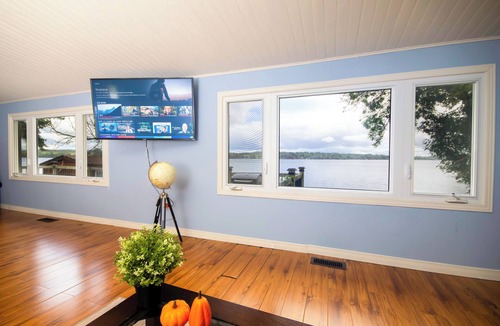 Ennismore Cottage | Life is Good Lakefront Cottage — 1.5h from Toronto