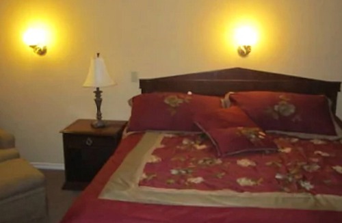 London Hotel | Lighthouse Inn Motel
