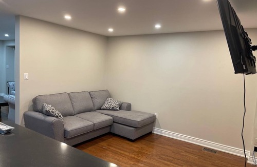 Whitby House | LikeHome - 3 Bedroom House n5mins from Highway 401, Train station & Downtownn
