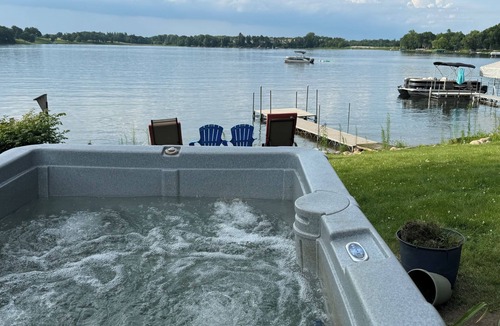 Lindstrom Cabin | Little Cabin on the Lake