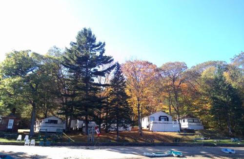 Algonquin Highlands Resort | Little Hawk Resort & Marina