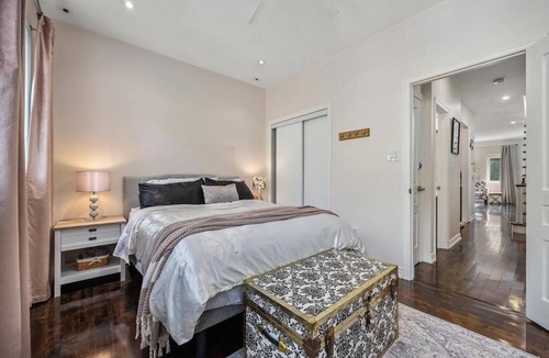 Midtown Toronto House | Live Like Royalty Close To Casa Loma