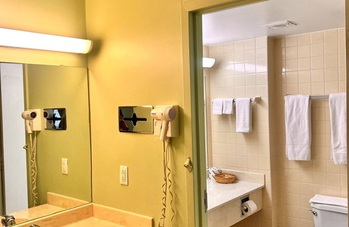 Lively Hotel | Lively Inn & Suites