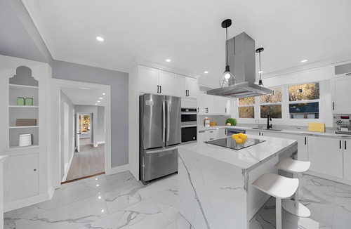 Vaughan House | Location! 7 Acre Kleinburg Estate. Minutes away from Hwy 427!