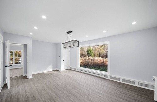 Vaughan House | Location! 7 Acre Kleinburg Estate. Minutes away from Hwy 427!