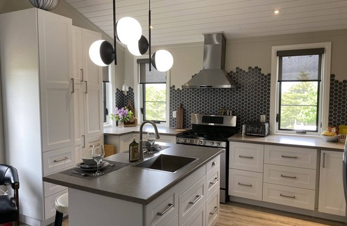 Durham Region Apartment | Loft Apt- The perfect romantic getaway for privacy & a peaceful stay