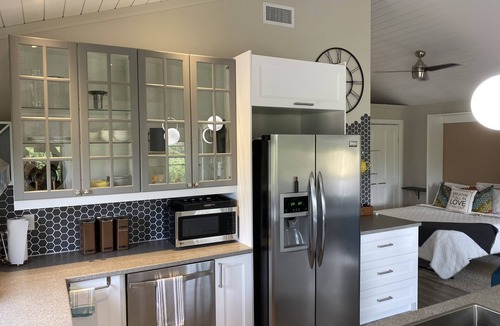 Durham Region Apartment | Loft Apt- The perfect romantic getaway for privacy & a peaceful stay
