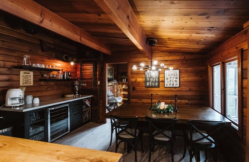 Trent Lakes Cabin | Log Cabin Couple's Getaway - Waterfront, 18 Acres