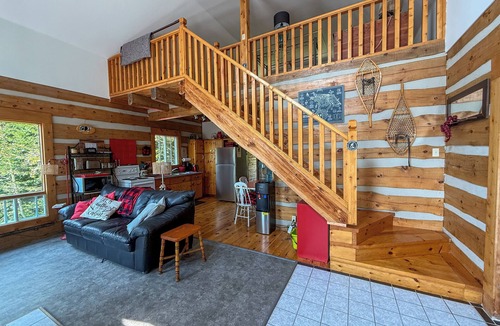 Manitoulin District Cottage | Log Cottage on Lake Huron – Peaceful South Shore Escape on Manitoulin Island.
