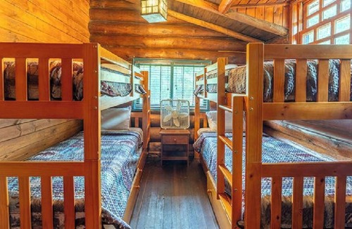 Ely Cottage | Log Lodge .