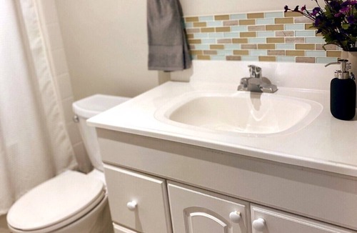 London House | London, Ontario Cozy Suite