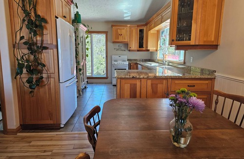 Manitoulin District House | Lonely Bay Beach House - stunning private sand beach, modern home *30 day min*