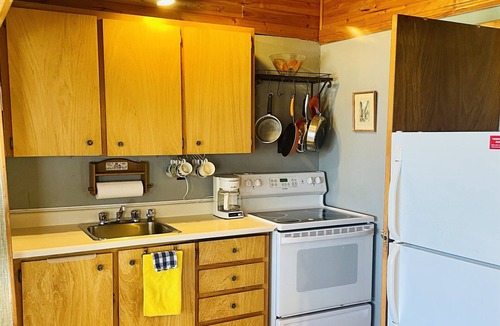 Leeds and the Thousand Islands Cabin | Lookout 1 Cabin on Charleston Lake