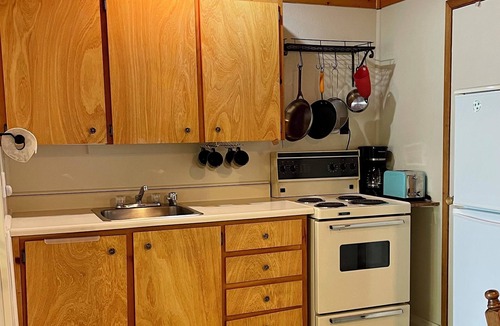 Leeds and the Thousand Islands Cabin | Lookout 2 Cabin on Charleston Lake