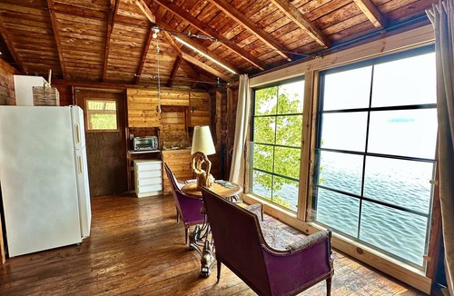 Minden Hills Cottage | *LOONS LANDING * Gull Lake 2 Cottages + Sauna + Fishing + 700 FT Lake Frontage