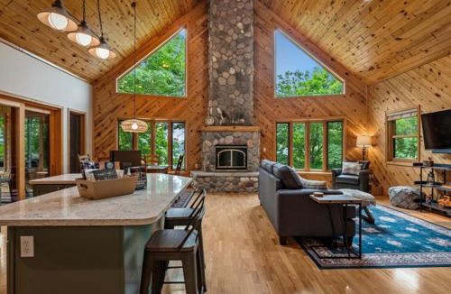 Crosby House | Loonstar Lodge