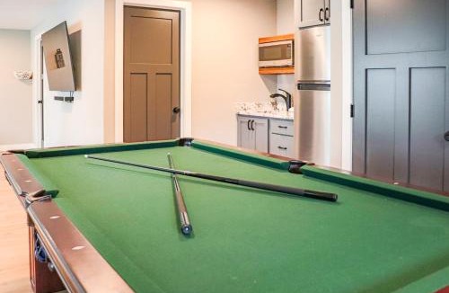 Lake Shore Hotel | Lost Lake Lodge