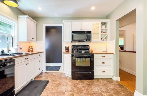 Bayfield Cottage | Louisa Landing - Beautiful Fenced Yard!
