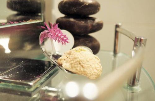 Whitby Apartment | LOVE and Relax at Dream Catcher Retreat