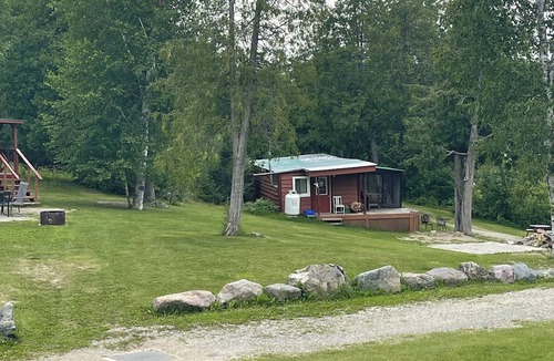 Timiskaming District Cottage | Love Shack-1 bedroom Cottage with two person jet tub