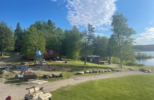 Timiskaming District Cottage | Love Shack-1 bedroom Cottage with two person jet tub