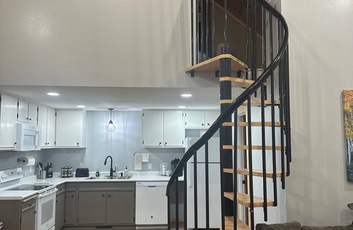 Thief River Falls Apartment | Lovely 2-bedroom apartment with AC in Thief River Falls overlooking the river.