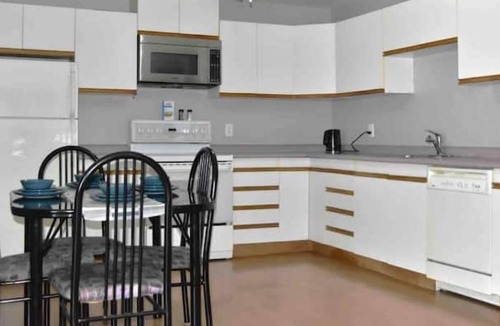 Midland Apartment | Lovely 2 Bedroom apartment in downtown Midland