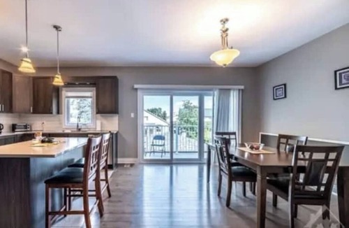 Orleans Village - Chateauneuf Apartment | Lovely 2 Bedroom Apt in Orleans w/Free Parking