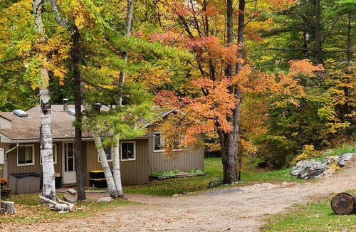 North Frontenac House | Lovely 3 bedroom family cottage on pristine Lake Kaswakamak.