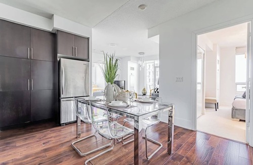 Downtown Mississauga Condo | Lovely 3 Bedroom Condo with Balcony